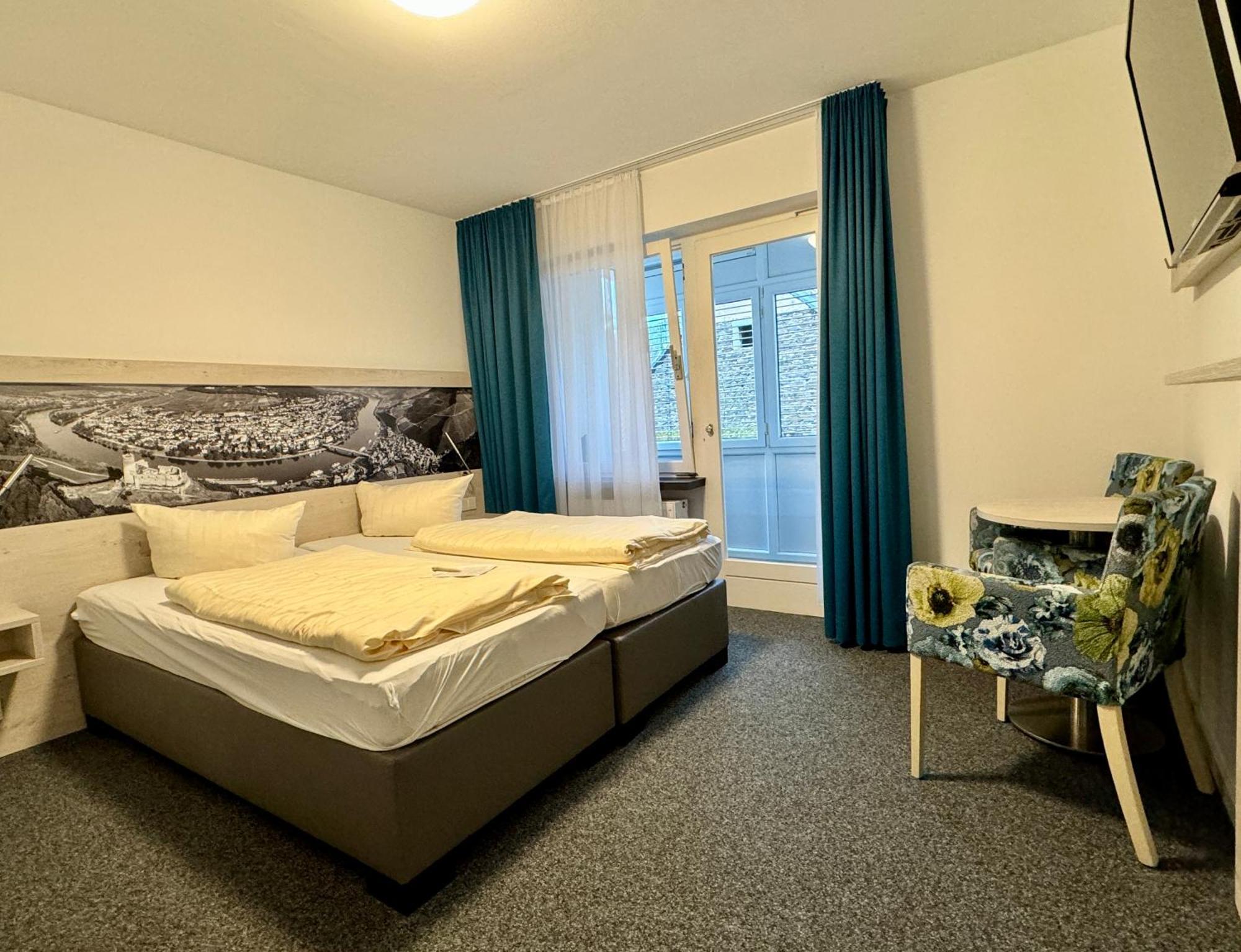 Sonnenuhr Bed & Breakfast แบร์นคาสเทล-คืสท์ ภายนอก รูปภาพ
