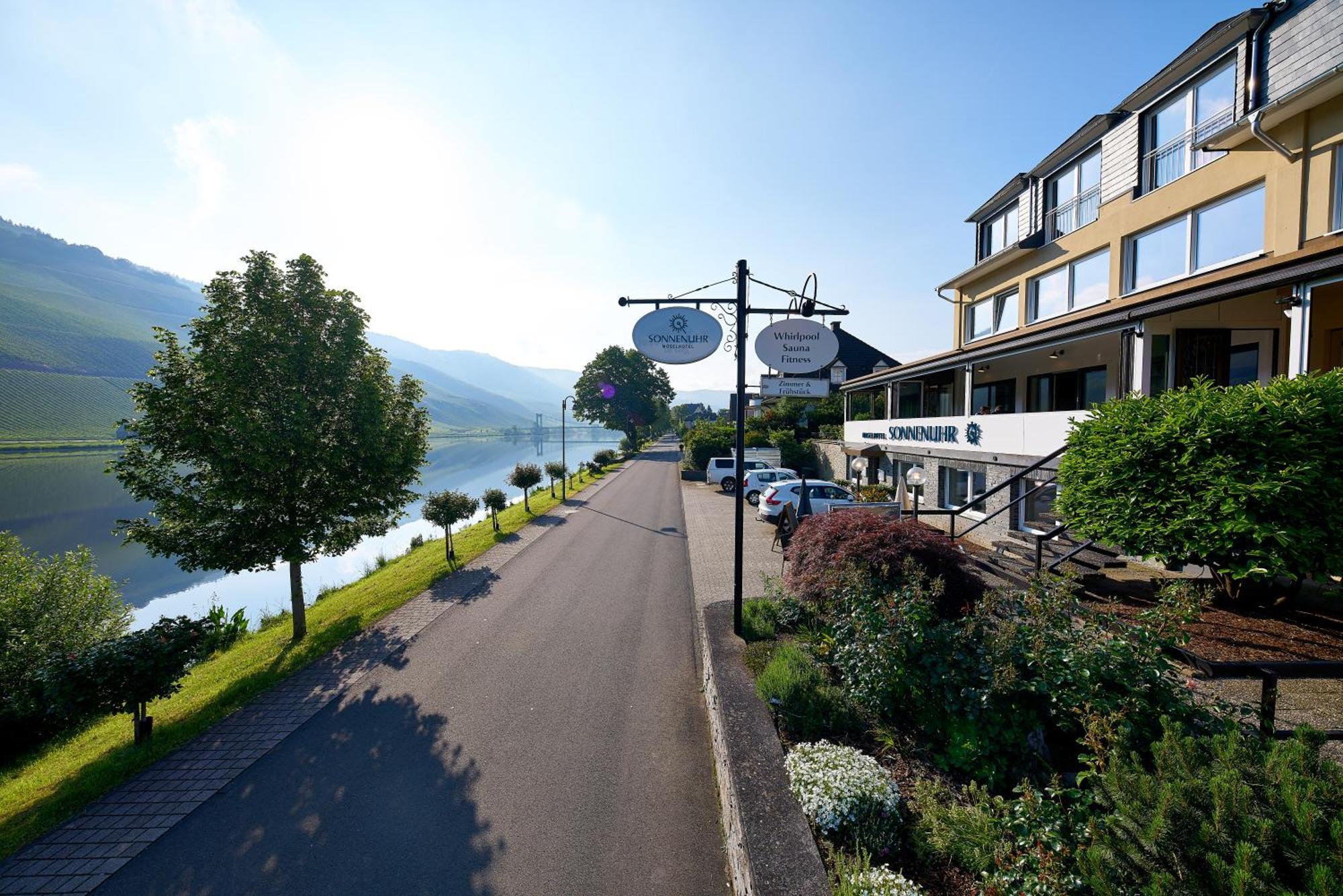 Sonnenuhr Bed & Breakfast แบร์นคาสเทล-คืสท์ ภายนอก รูปภาพ