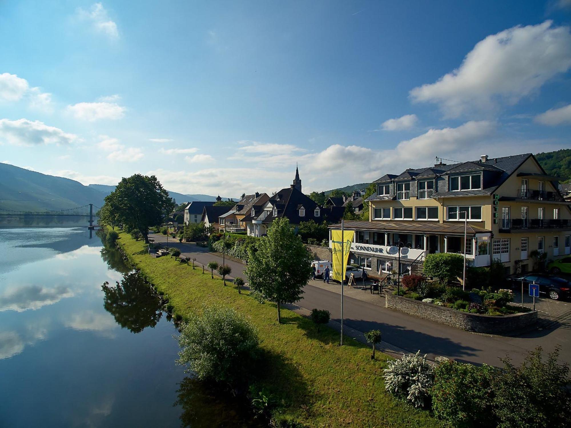 Sonnenuhr Bed & Breakfast แบร์นคาสเทล-คืสท์ ภายนอก รูปภาพ